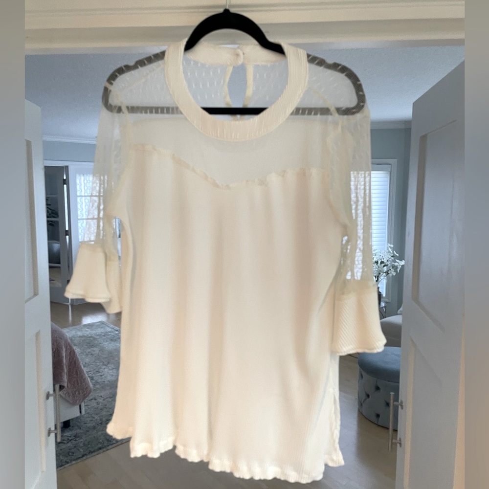 Versatile top! Business or a night out!